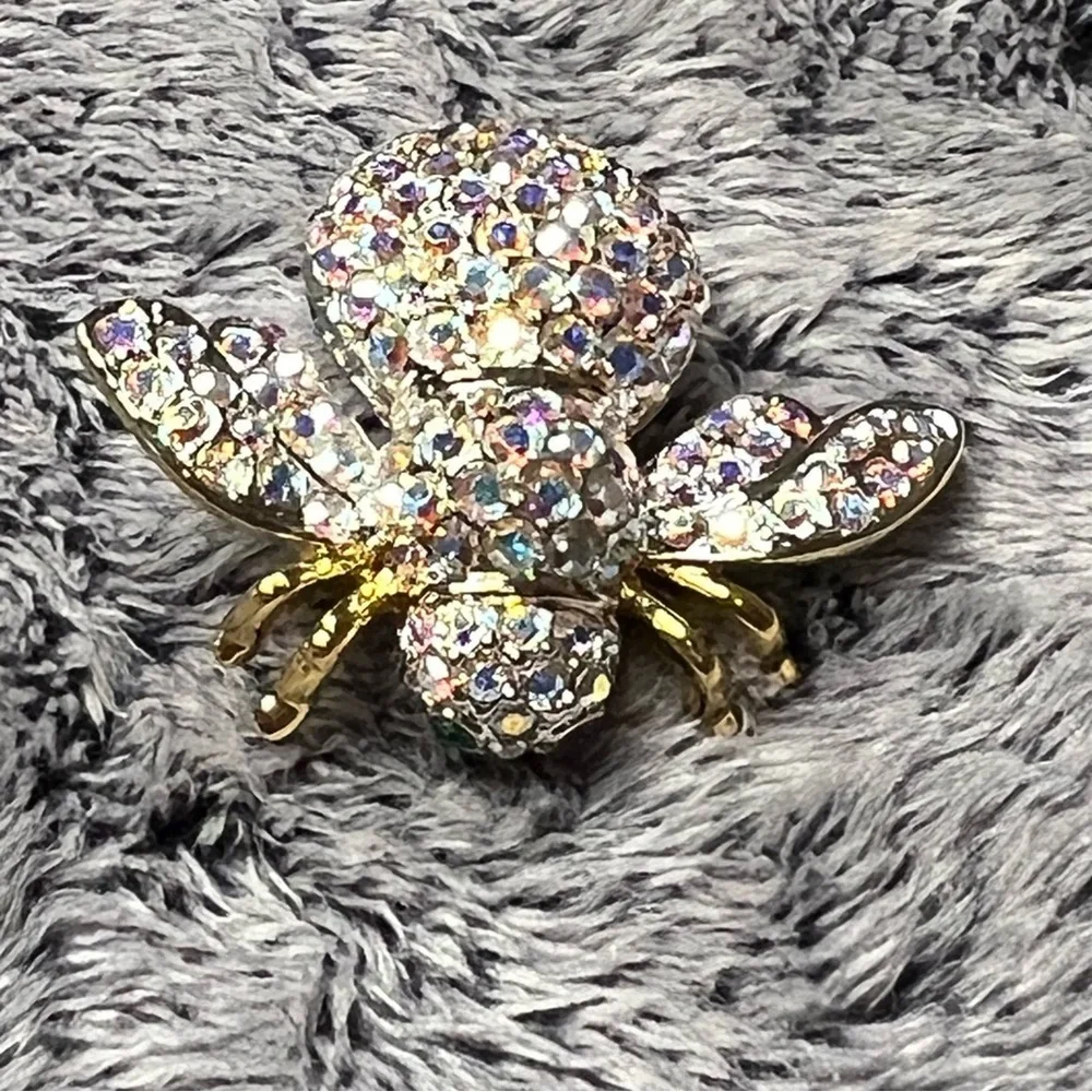 Joan Rivers Aurora Borealis Swarovski Crystals WINNER Bee Pin Brooch